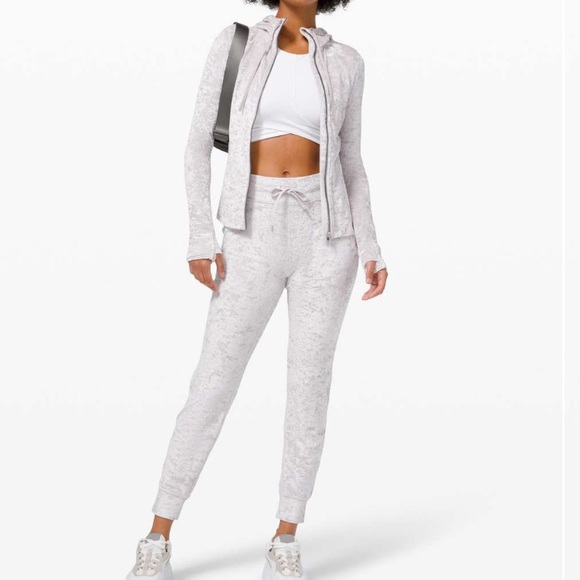 Lululemon Ready to Crush Jogger - Picture 1 of 7